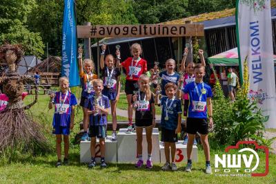 De eerste A. Vogelloop vond plaats onder prachtige weersomstandigheden, waarbij de deelnemers door de Vogeltuin en over het landgoed Zwaluwenburg in 't Harde liepen. - © NWVFoto.nl