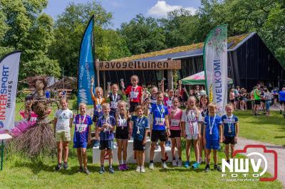 De eerste A. Vogelloop vond plaats onder prachtige weersomstandigheden, waarbij de deelnemers door de Vogeltuin en over het landgoed Zwaluwenburg in 't Harde liepen. - © NWVFoto.nl