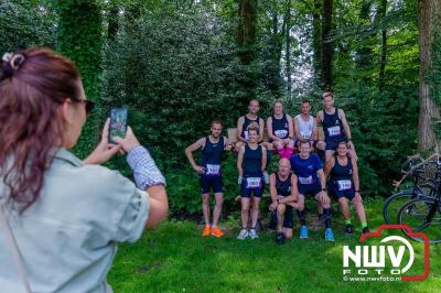 De eerste A. Vogelloop vond plaats onder prachtige weersomstandigheden, waarbij de deelnemers door de Vogeltuin en over het landgoed Zwaluwenburg in 't Harde liepen. - © NWVFoto.nl