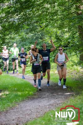 De eerste A. Vogelloop vond plaats onder prachtige weersomstandigheden, waarbij de deelnemers door de Vogeltuin en over het landgoed Zwaluwenburg in 't Harde liepen. - © NWVFoto.nl