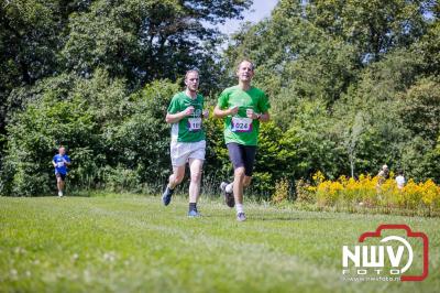 De eerste A. Vogelloop vond plaats onder prachtige weersomstandigheden, waarbij de deelnemers door de Vogeltuin en over het landgoed Zwaluwenburg in 't Harde liepen. - © NWVFoto.nl