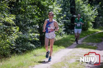 De eerste A. Vogelloop vond plaats onder prachtige weersomstandigheden, waarbij de deelnemers door de Vogeltuin en over het landgoed Zwaluwenburg in 't Harde liepen. - © NWVFoto.nl