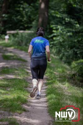 De eerste A. Vogelloop vond plaats onder prachtige weersomstandigheden, waarbij de deelnemers door de Vogeltuin en over het landgoed Zwaluwenburg in 't Harde liepen. - © NWVFoto.nl