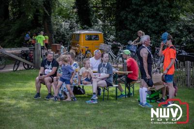 De eerste A. Vogelloop vond plaats onder prachtige weersomstandigheden, waarbij de deelnemers door de Vogeltuin en over het landgoed Zwaluwenburg in 't Harde liepen. - © NWVFoto.nl