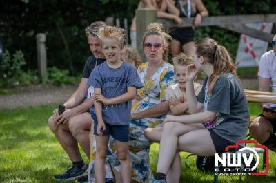 De eerste A. Vogelloop vond plaats onder prachtige weersomstandigheden, waarbij de deelnemers door de Vogeltuin en over het landgoed Zwaluwenburg in 't Harde liepen. - © NWVFoto.nl