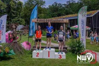 De eerste A. Vogelloop vond plaats onder prachtige weersomstandigheden, waarbij de deelnemers door de Vogeltuin en over het landgoed Zwaluwenburg in 't Harde liepen. - © NWVFoto.nl