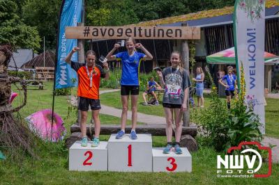 De eerste A. Vogelloop vond plaats onder prachtige weersomstandigheden, waarbij de deelnemers door de Vogeltuin en over het landgoed Zwaluwenburg in 't Harde liepen. - © NWVFoto.nl