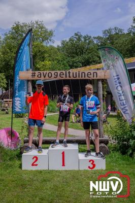 De eerste A. Vogelloop vond plaats onder prachtige weersomstandigheden, waarbij de deelnemers door de Vogeltuin en over het landgoed Zwaluwenburg in 't Harde liepen. - © NWVFoto.nl