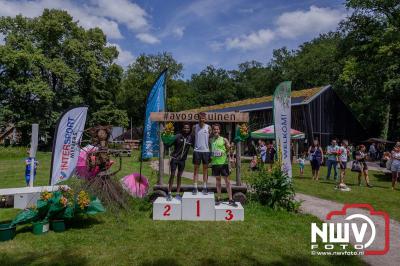 De eerste A. Vogelloop vond plaats onder prachtige weersomstandigheden, waarbij de deelnemers door de Vogeltuin en over het landgoed Zwaluwenburg in 't Harde liepen. - © NWVFoto.nl