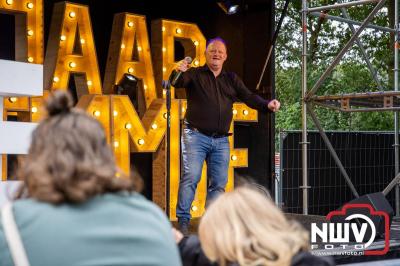 Vrijdagavond vierde Wimmie Bouma in het bij zijn van zijn fans zijn twintig jarig jubileum als zanger op 't Harde. - © NWVFoto.nl