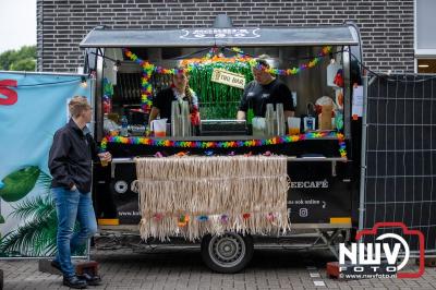 Vrijdagavond vierde Wimmie Bouma in het bij zijn van zijn fans zijn twintig jarig jubileum als zanger op 't Harde. - © NWVFoto.nl