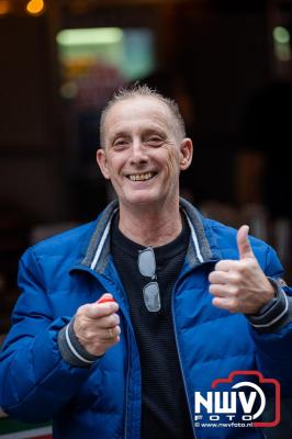 Vrijdagavond vierde Wimmie Bouma in het bij zijn van zijn fans zijn twintig jarig jubileum als zanger op 't Harde. - © NWVFoto.nl