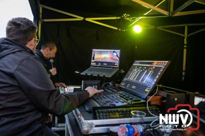 Vrijdagavond vierde Wimmie Bouma in het bij zijn van zijn fans zijn twintig jarig jubileum als zanger op 't Harde. - © NWVFoto.nl