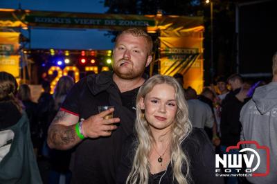 Vrijdagavond vierde Wimmie Bouma in het bij zijn van zijn fans zijn twintig jarig jubileum als zanger op 't Harde. - © NWVFoto.nl