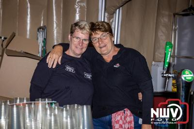 Vrijdagavond vierde Wimmie Bouma in het bij zijn van zijn fans zijn twintig jarig jubileum als zanger op 't Harde. - © NWVFoto.nl