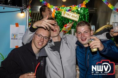 Vrijdagavond vierde Wimmie Bouma in het bij zijn van zijn fans zijn twintig jarig jubileum als zanger op 't Harde. - © NWVFoto.nl