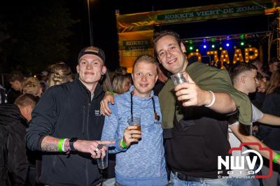 Vrijdagavond vierde Wimmie Bouma in het bij zijn van zijn fans zijn twintig jarig jubileum als zanger op 't Harde. - © NWVFoto.nl