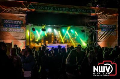 Vrijdagavond vierde Wimmie Bouma in het bij zijn van zijn fans zijn twintig jarig jubileum als zanger op 't Harde. - © NWVFoto.nl