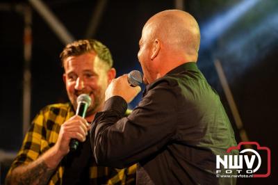 Vrijdagavond vierde Wimmie Bouma in het bij zijn van zijn fans zijn twintig jarig jubileum als zanger op 't Harde. - © NWVFoto.nl