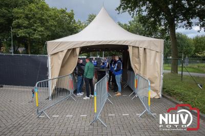 Thomas Berge kon de sfeer er wel in krijgen bij Kokki's Viert de Zomer, nadat Nederland door was naar de halve finale EK voetbal. - © NWVFoto.nl