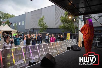 Thomas Berge kon de sfeer er wel in krijgen bij Kokki's Viert de Zomer, nadat Nederland door was naar de halve finale EK voetbal. - © NWVFoto.nl