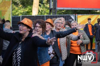 Thomas Berge kon de sfeer er wel in krijgen bij Kokki's Viert de Zomer, nadat Nederland door was naar de halve finale EK voetbal. - © NWVFoto.nl