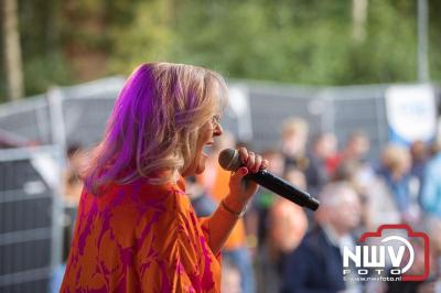 Thomas Berge kon de sfeer er wel in krijgen bij Kokki's Viert de Zomer, nadat Nederland door was naar de halve finale EK voetbal. - © NWVFoto.nl