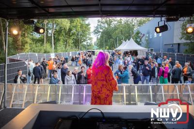 Thomas Berge kon de sfeer er wel in krijgen bij Kokki's Viert de Zomer, nadat Nederland door was naar de halve finale EK voetbal. - © NWVFoto.nl