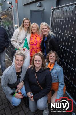 Thomas Berge kon de sfeer er wel in krijgen bij Kokki's Viert de Zomer, nadat Nederland door was naar de halve finale EK voetbal. - © NWVFoto.nl