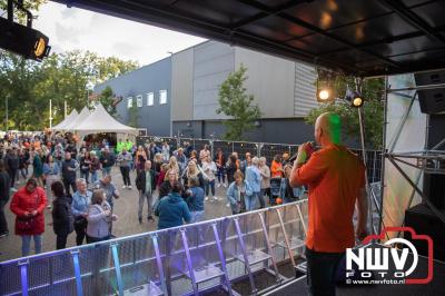 Thomas Berge kon de sfeer er wel in krijgen bij Kokki's Viert de Zomer, nadat Nederland door was naar de halve finale EK voetbal. - © NWVFoto.nl