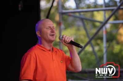 Thomas Berge kon de sfeer er wel in krijgen bij Kokki's Viert de Zomer, nadat Nederland door was naar de halve finale EK voetbal. - © NWVFoto.nl