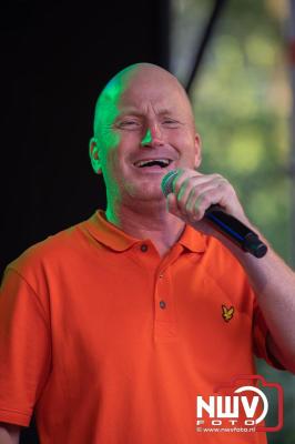 Thomas Berge kon de sfeer er wel in krijgen bij Kokki's Viert de Zomer, nadat Nederland door was naar de halve finale EK voetbal. - © NWVFoto.nl