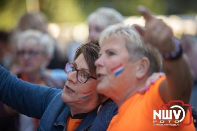 Thomas Berge kon de sfeer er wel in krijgen bij Kokki's Viert de Zomer, nadat Nederland door was naar de halve finale EK voetbal. - © NWVFoto.nl