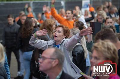 Thomas Berge kon de sfeer er wel in krijgen bij Kokki's Viert de Zomer, nadat Nederland door was naar de halve finale EK voetbal. - © NWVFoto.nl