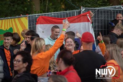 Thomas Berge kon de sfeer er wel in krijgen bij Kokki's Viert de Zomer, nadat Nederland door was naar de halve finale EK voetbal. - © NWVFoto.nl