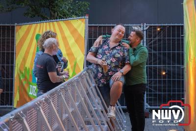 Thomas Berge kon de sfeer er wel in krijgen bij Kokki's Viert de Zomer, nadat Nederland door was naar de halve finale EK voetbal. - © NWVFoto.nl