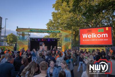 Thomas Berge kon de sfeer er wel in krijgen bij Kokki's Viert de Zomer, nadat Nederland door was naar de halve finale EK voetbal. - © NWVFoto.nl