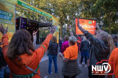 Thomas Berge kon de sfeer er wel in krijgen bij Kokki's Viert de Zomer, nadat Nederland door was naar de halve finale EK voetbal. - © NWVFoto.nl