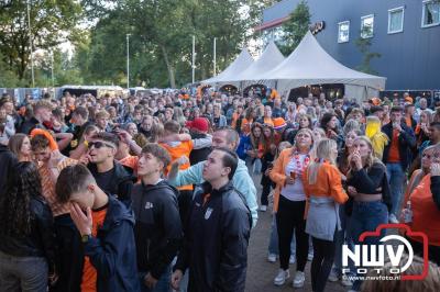 Thomas Berge kon de sfeer er wel in krijgen bij Kokki's Viert de Zomer, nadat Nederland door was naar de halve finale EK voetbal. - © NWVFoto.nl