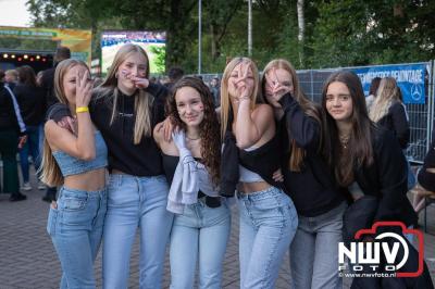 Thomas Berge kon de sfeer er wel in krijgen bij Kokki's Viert de Zomer, nadat Nederland door was naar de halve finale EK voetbal. - © NWVFoto.nl