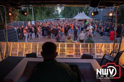 Thomas Berge kon de sfeer er wel in krijgen bij Kokki's Viert de Zomer, nadat Nederland door was naar de halve finale EK voetbal. - © NWVFoto.nl