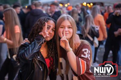 Thomas Berge kon de sfeer er wel in krijgen bij Kokki's Viert de Zomer, nadat Nederland door was naar de halve finale EK voetbal. - © NWVFoto.nl