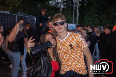 Thomas Berge kon de sfeer er wel in krijgen bij Kokki's Viert de Zomer, nadat Nederland door was naar de halve finale EK voetbal. - © NWVFoto.nl