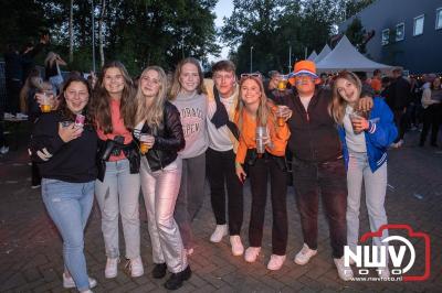 Thomas Berge kon de sfeer er wel in krijgen bij Kokki's Viert de Zomer, nadat Nederland door was naar de halve finale EK voetbal. - © NWVFoto.nl