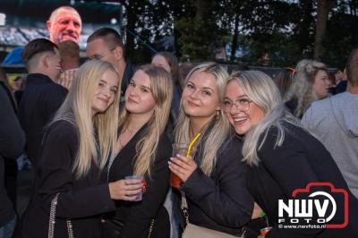 Thomas Berge kon de sfeer er wel in krijgen bij Kokki's Viert de Zomer, nadat Nederland door was naar de halve finale EK voetbal. - © NWVFoto.nl