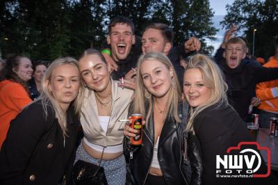 Thomas Berge kon de sfeer er wel in krijgen bij Kokki's Viert de Zomer, nadat Nederland door was naar de halve finale EK voetbal. - © NWVFoto.nl