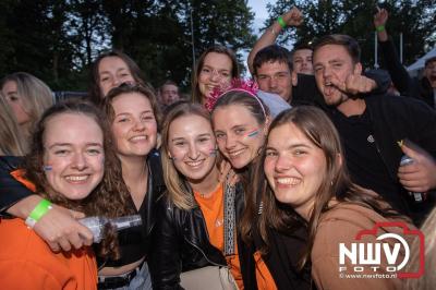 Thomas Berge kon de sfeer er wel in krijgen bij Kokki's Viert de Zomer, nadat Nederland door was naar de halve finale EK voetbal. - © NWVFoto.nl