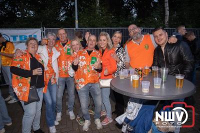 Thomas Berge kon de sfeer er wel in krijgen bij Kokki's Viert de Zomer, nadat Nederland door was naar de halve finale EK voetbal. - © NWVFoto.nl