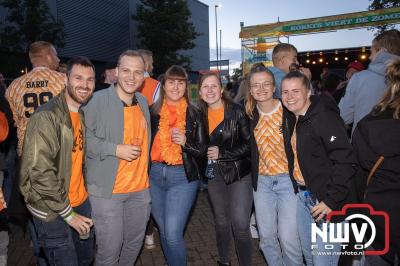 Thomas Berge kon de sfeer er wel in krijgen bij Kokki's Viert de Zomer, nadat Nederland door was naar de halve finale EK voetbal. - © NWVFoto.nl