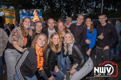 Thomas Berge kon de sfeer er wel in krijgen bij Kokki's Viert de Zomer, nadat Nederland door was naar de halve finale EK voetbal. - © NWVFoto.nl